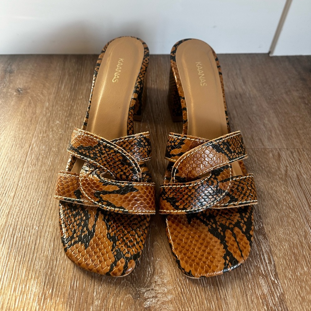 Kaanas Stockholm Infinity Snake Heels